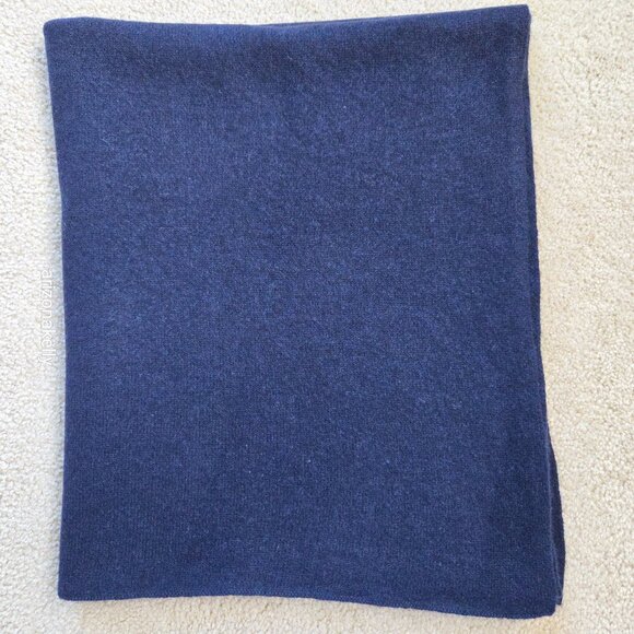 C by Bloomingdales NAVY Cashmere Wrap Scarf PRICE FIRM - Picture 2 of 9